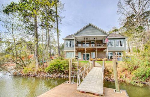 Lakefront Leesville Retreat with Private Dock! - Foto 1