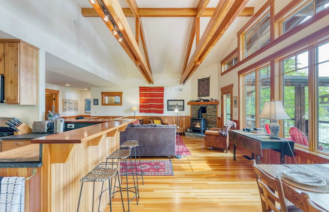 Goss Lake Chalet by Avantstay Lakefront w/ Dock - Photo 11