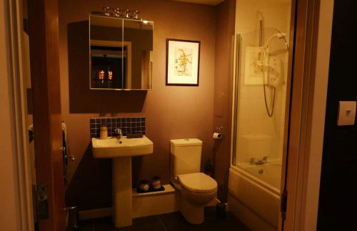 Modern chic apartment, lift access & free parking - Foto 9