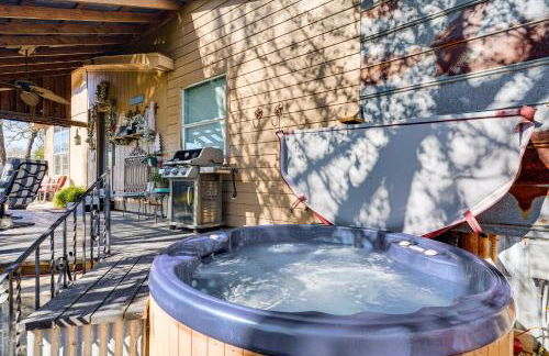 College Station Getaway with Hot Tub and Courtyard! - Photo 25