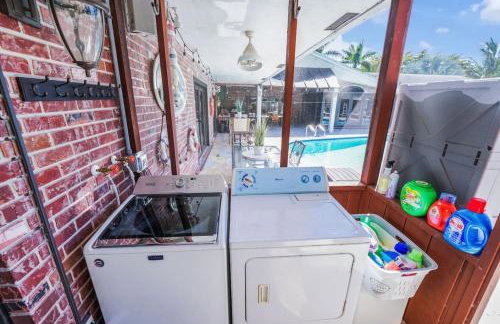 Upgraded Lux Retreat in Coconut Creek with Pool and Hot Tub - Foto 15