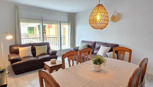 Bright Apartment with Two Balconies and a Seaside Pool - Foto 2