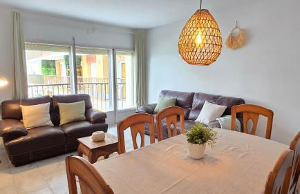 Bright Apartment with Two Balconies and a Seaside Pool - Foto 2