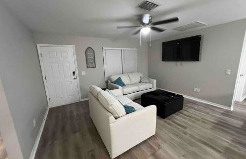 Get cozy in this Renovated home by the Villages - Foto 26