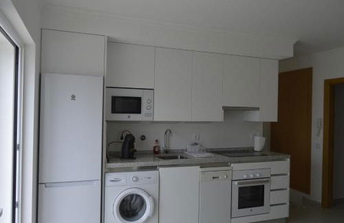 Moradia V2 nova e próximo da praia - Foto 3