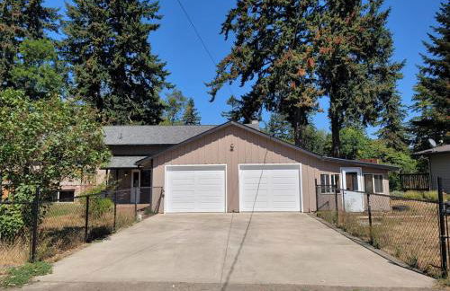 Riverside Home With a Rustic Charm - Foto 20