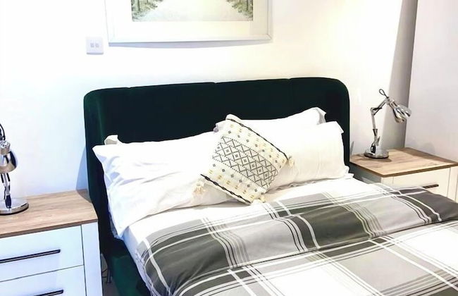 Embassy Gardens Apartment - Photo 35