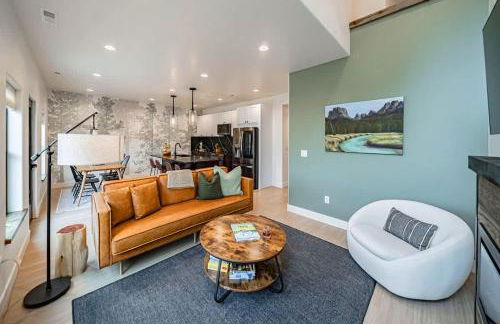 Unique Townhome with AC Garage Patio - Foto 3