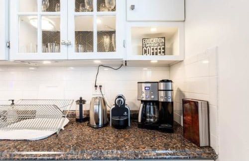 The B&W Haven 5BR Home with yard theater - Foto 29