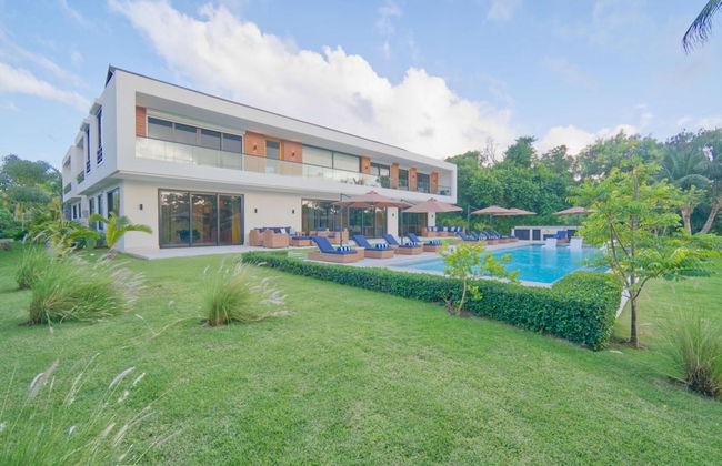 Modern Villa With Full Service Staff Close to Beach and Golf - Photo 1