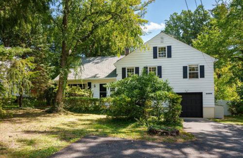 Exclusive Lux Home Near Town • Game Rm • Gym • 4BR - Photo 73