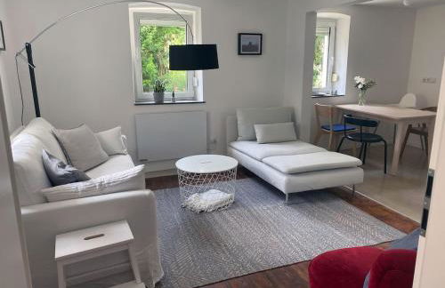 Charmantes Häuschen am Waldrand - Foto 1