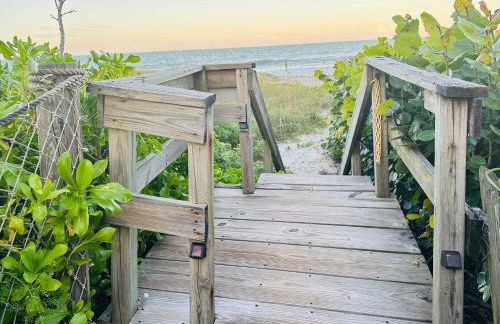 Steps to Sand - Free Parking - No Crowds - Grill - Foto 34