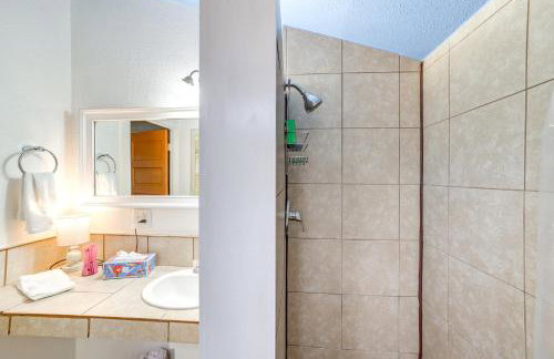 Historic Cabin with Yard 1 Mi to Lake Spavinaw! - Foto 20