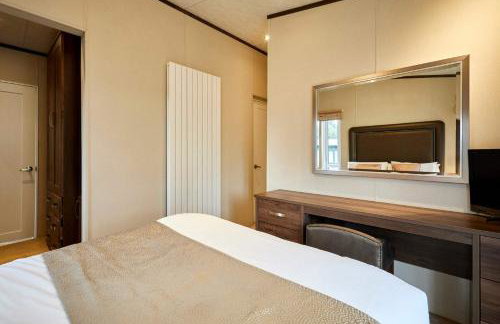 Bramble Lodge with Hot Tub - Foto 15