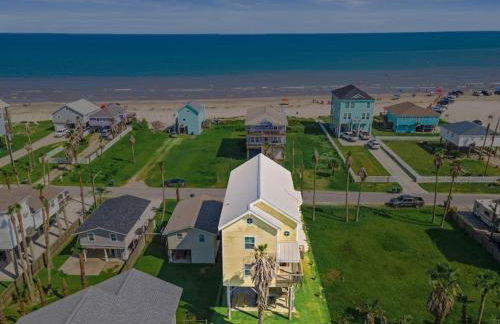 Beach House Located Steps from the Beach - Photo 45