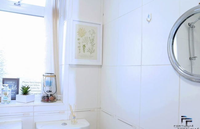 Beautiful 5-bed House Roker Beach - Photo 31