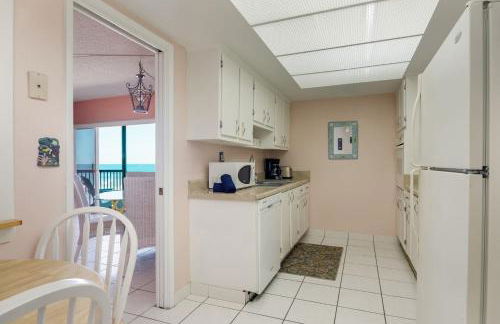 You cannot get any closer to the beach! 2BR condo - Foto 7
