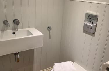 Wonderful Home and parking, pets allowed - Photo 20