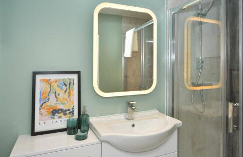 Antrobus Deluxe Apartments by YourStays - Photo 23