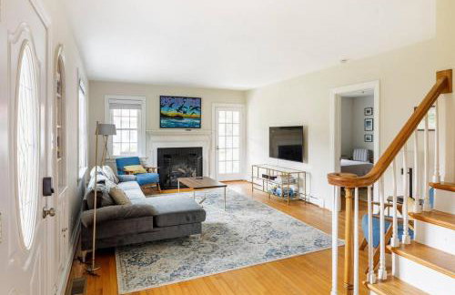 Waterfront Home With Boat Dock & Study - Photo 9