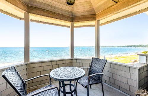 Misty Lady at Water's Edge - Foto 9