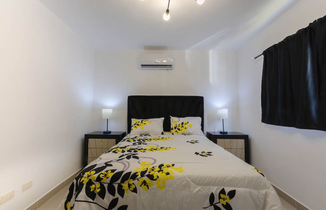 Modern Apt With free parking and AC 3brs - Foto 8