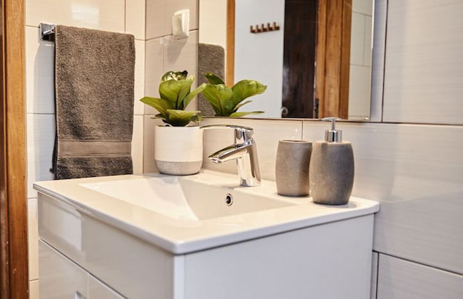 Two Bedroom Self Contained House - Photo 34