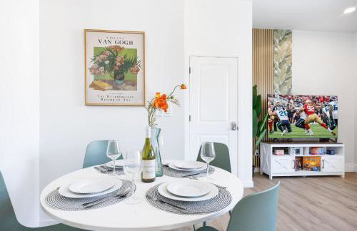 2025 Built Single-Level 2BR Serene Home with 2 AC - Foto 16