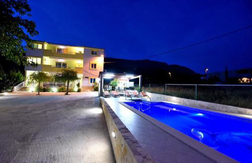 Over the skyline - Photo 14