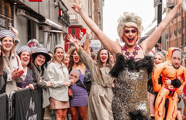 FunnyBoyz Liverpool - Drag Shows, Ehrungen, Brunches & Kneipentouren - Foto 5
