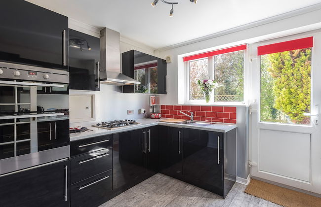 3 Bedroom Bungalow Moelfre- Private Garden,parking - Photo 9