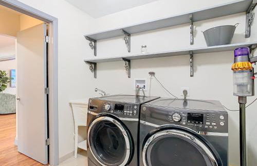 Poolside Paradise with Basketball Court - Foto 50