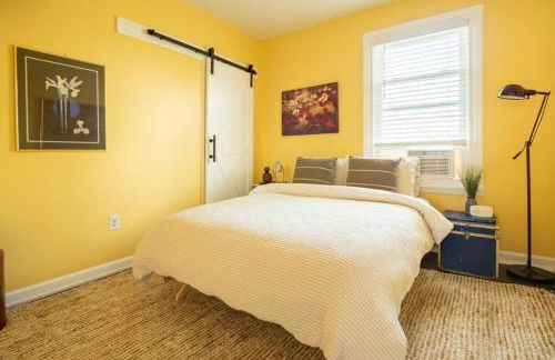 Postmodern Penthouse 1 Min Walk Dining and Shops - Photo 7