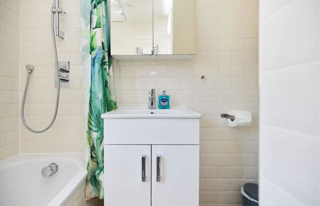 The Brunswick Retreat - Warm 3bdr Flat With Balcony - Photo 27