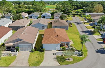 Lovely 2BR Near Lake Sumter and Brownwood With Golfcart - Foto 18