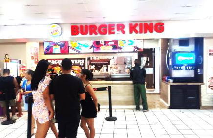 SUPER FLAT 180 graus em Angra dos Reis , Frente Mar na Marina Piratas com estacionamento - Foto 41