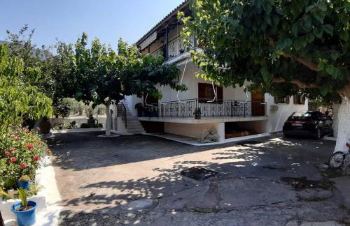 Glyfada's Family Apartment - Photo 2