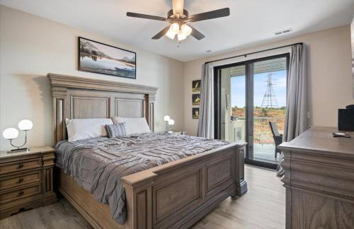 Lakefront Topsider Condo w/ Boat Slip, 2 Pools & Large Deck - Foto 25