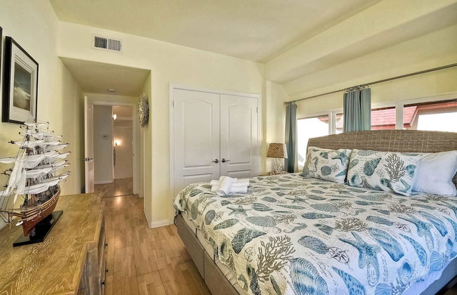 South Pacific Walk to Beach! - Foto 2