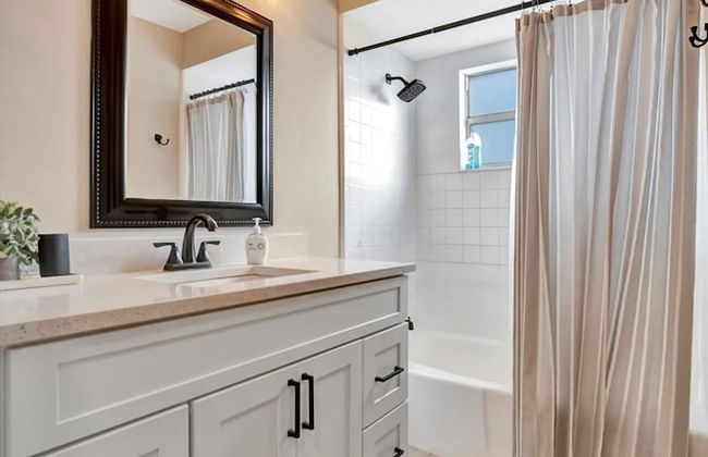 Heated Pool 3b 2b Home 10 Mins to Beach - Photo 19