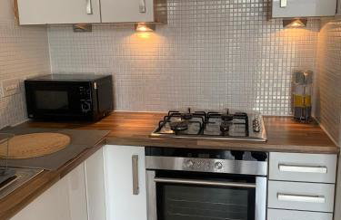 Spacious Modern 3-Bedroom Apartment with Balcony & Free Parking near City Centre - Foto 7