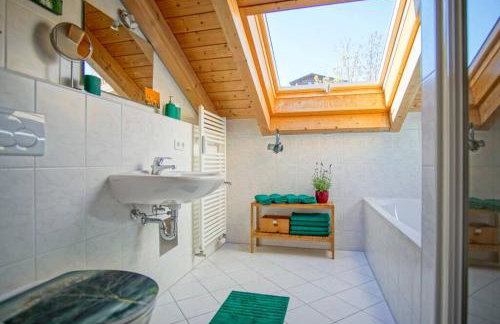 Alpenblick am Weissensee Ruhiges Apartment mit Balkon, Kamin und Netflix - Foto 27