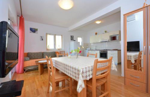 Apartments Punta Milna - Photo 9