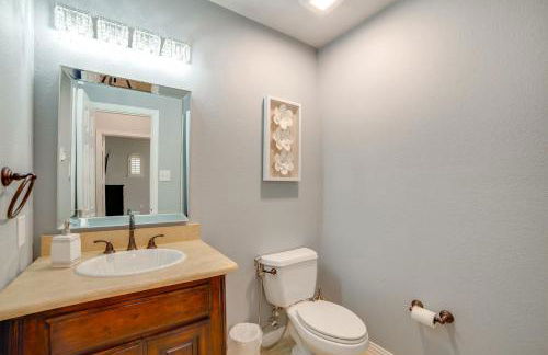 Great for Gatherings! Stylish Allen Home with Patio - Foto 18