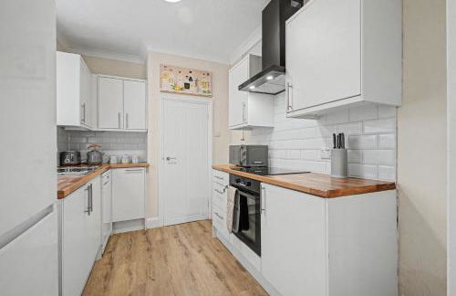 Countess House, Northampton - Stylish Modern 2-Bedroom House with Garden - Free Parking - Foto 2
