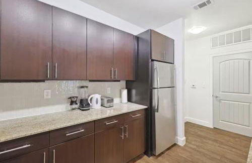 Chic and Stylish 2B near Legacy West Wi-Fi Fitness Pool 2260 - Foto 9