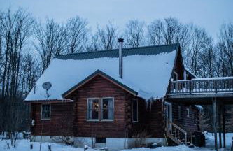 Cozy Cabin near Lake Ontario Ideal for a Family Retreat - Photo 30