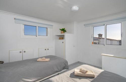 Two bedroom, two bathroom, balcony, pool area, view - Photo 15