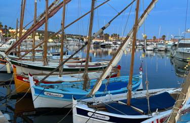 VUE EPOUSTOUFLANTE SUR BANDOL & LA MER 2 pièces, piscine tout confort 4 étoiles, très calme, terrasse spacieuse sans vis à vis, parking privé résidence standing - Foto 13